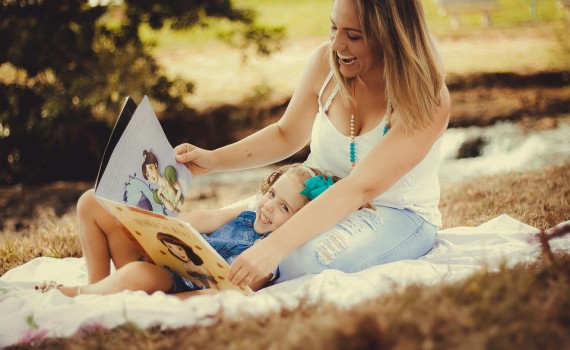 mother-and-daughter-2629795_960_720